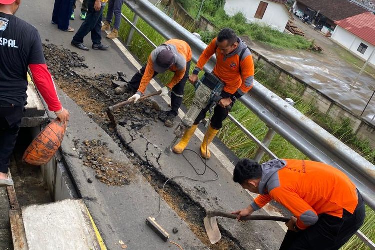 Jalan Khusus Motor Di Batutulis Bogor Kembali Di Tutup Karena Retak