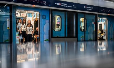 Aturan Buka Puasa Di MRT Jakarta