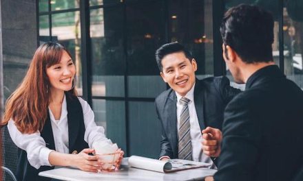 Networking Online Strategi Membangun Relasi Profesional Global