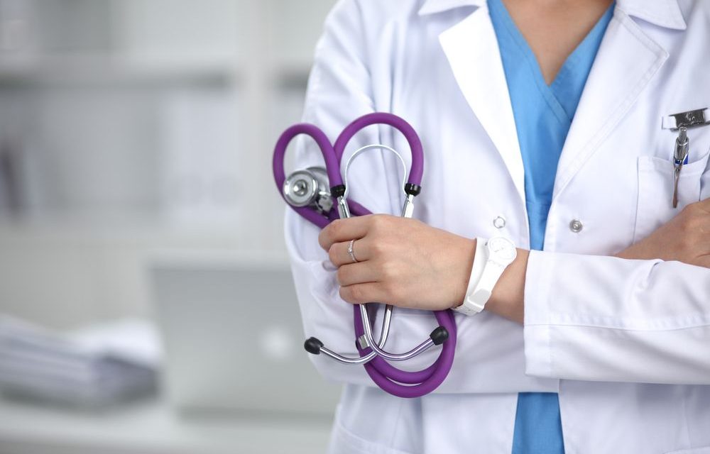 Sehari Dalam Kehidupan Dokter: Tantangan Dan Dedikasi