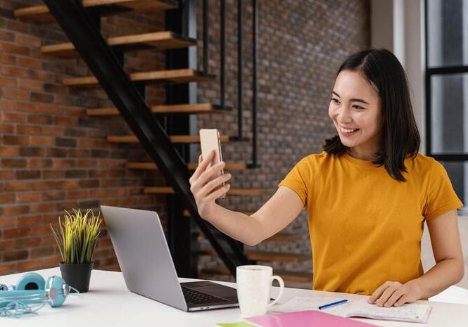 Dari Scroll Hingga Side Hustle: Potret Kebiasaan Generasi Muda