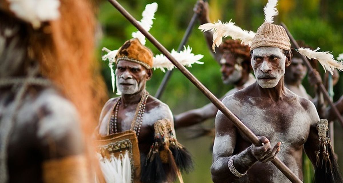 Tradisi Suku Papua Tetap Bertahan Meski Zaman Terus Berubah