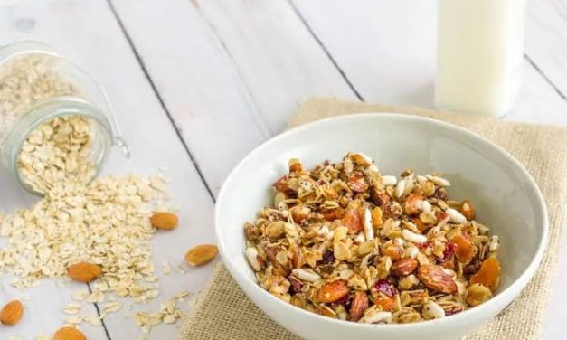 Muesli VS Oatmeal: Mana Lebih Sehat Untuk Sarapan Harian