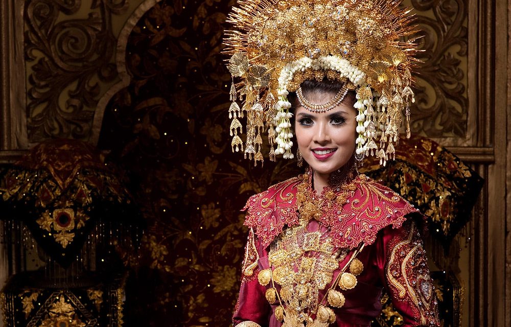 Baju Adat Padang: Keindahan Busana Minangkabau, Nilai Budaya