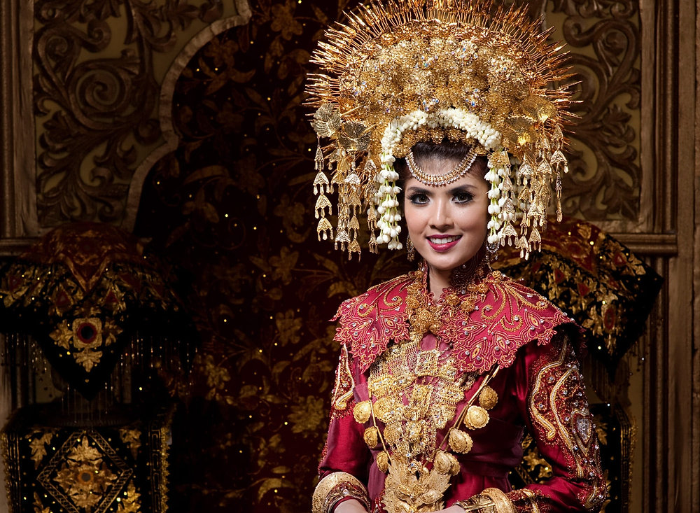 Baju Adat Padang: Keindahan Busana Minangkabau, Nilai Budaya