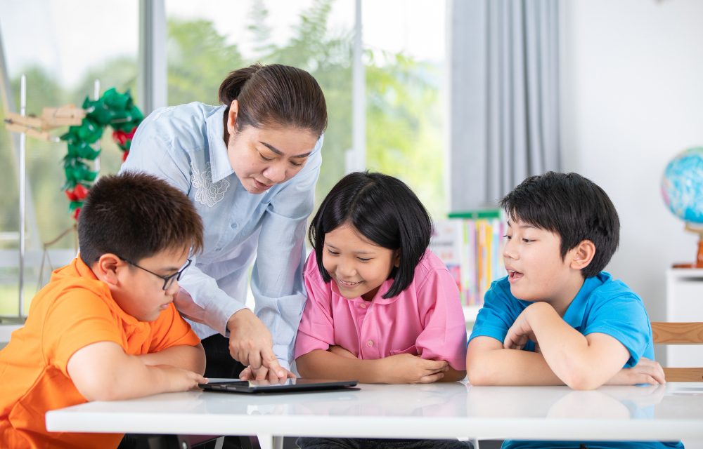 Guru Di Era Digital: Perubahan Peran Dalam Mendampingi Siswa