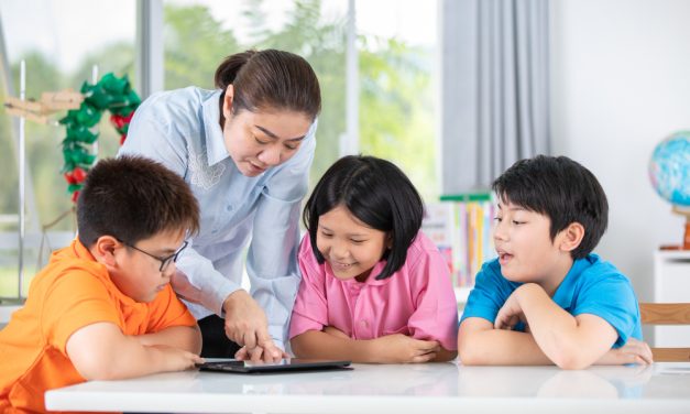 Guru Di Era Digital: Perubahan Peran Dalam Mendampingi Siswa