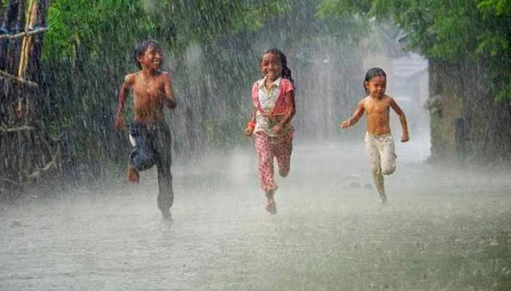 Mandi Hujan: Manfaat, Risiko, Dan Hal Yang Perlu Diperhatikan