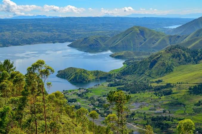 Pegunungan Indonesia: Pesona Alam Dan Aktivitas Wisatawan