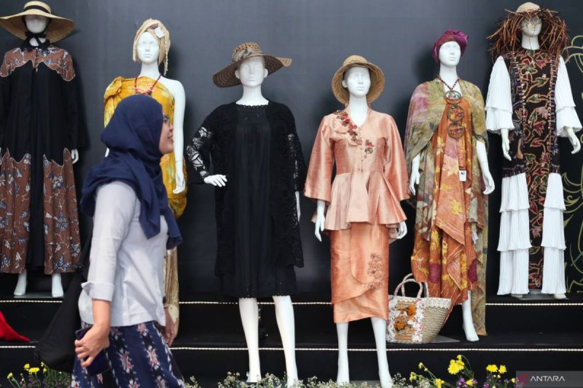 Tren Busana Minimalis: Memadukan Pakaian Dengan Lebih Praktis